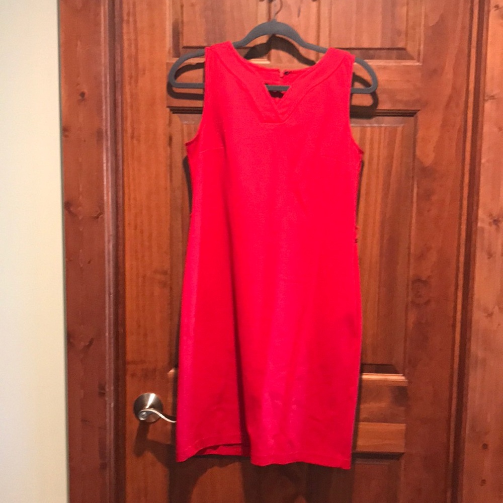 💕 Talbots belted Red dress. Size 6p. Sleeveless